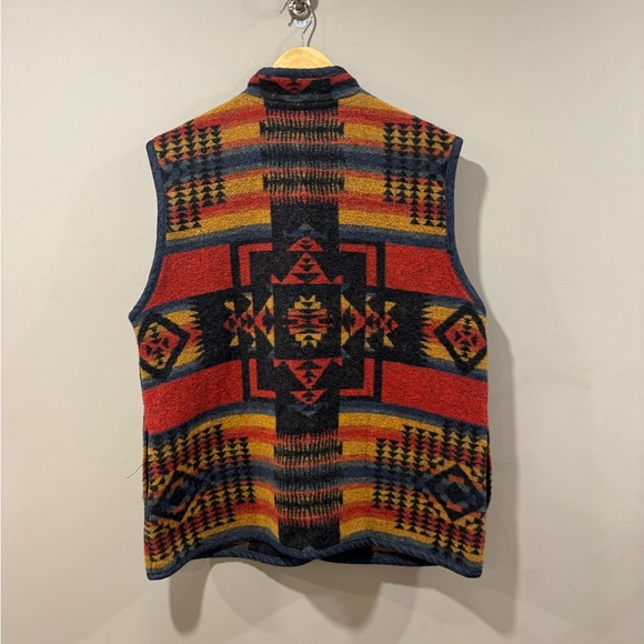 Men’s Vintage Nordic Aztec Vest - Picture 2 of 8